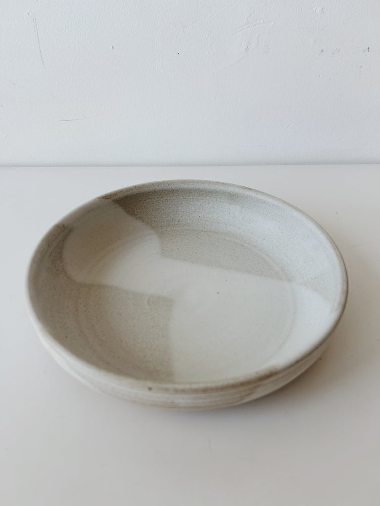 Colleen Hennessey - Shallow Dinner Bowl, Matte White / Grey, F