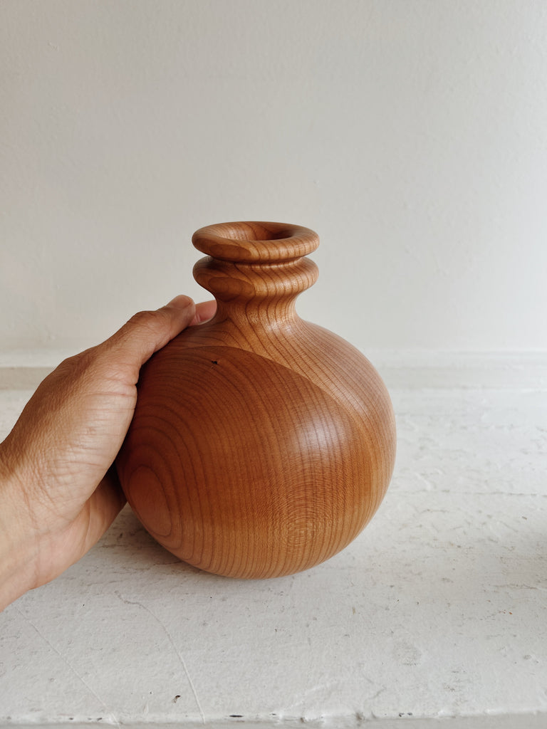 Hanna Dausch - Round Vase, Cherry