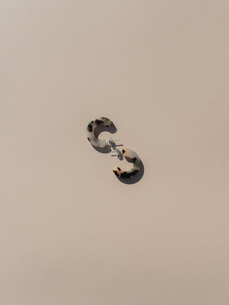 NAT + NOOR - Ray | Ivory | Tortoise Hoop Earrings | Medium Size
