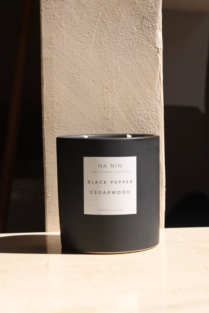 Na Nin - Black Pepper & Cedarwood Candle / 5oz
