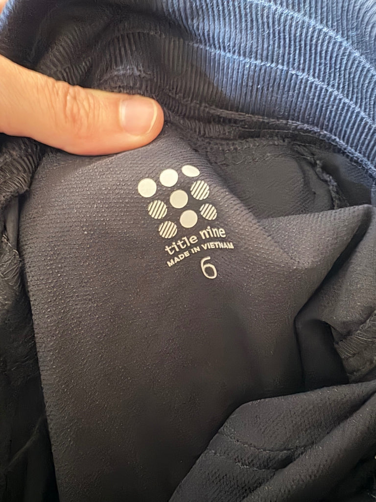 LOOP - Title Nine Shorts, Size 6 (#42)