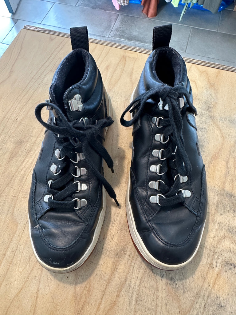 LOOP - Veja Black Sneakers, Size 7 (#190)