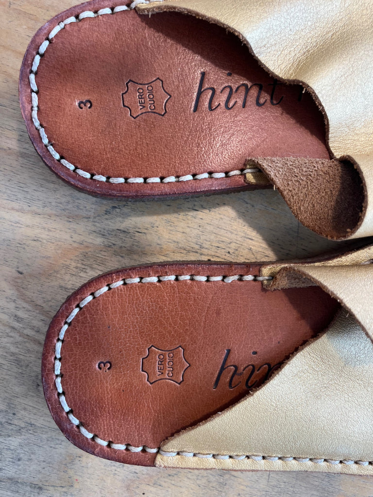 LOOP - hint hint sandals, Size 9 (#53)