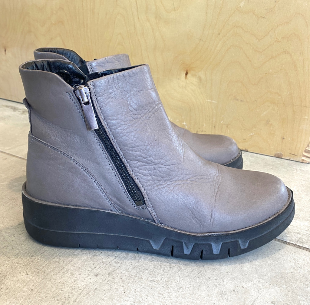 LOOP - Miz Mooz Zip Up Wedge Boots, Sz 8 (#108)