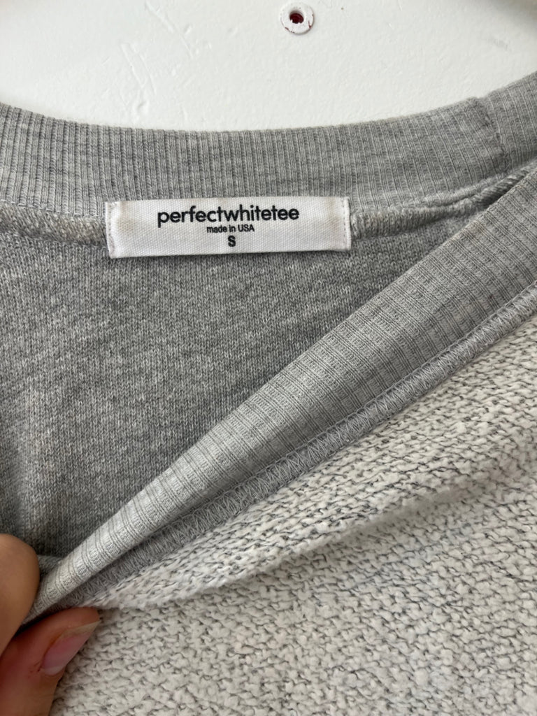 LOOP- Perfect white tee, sweatshirt, Sz S (#122)