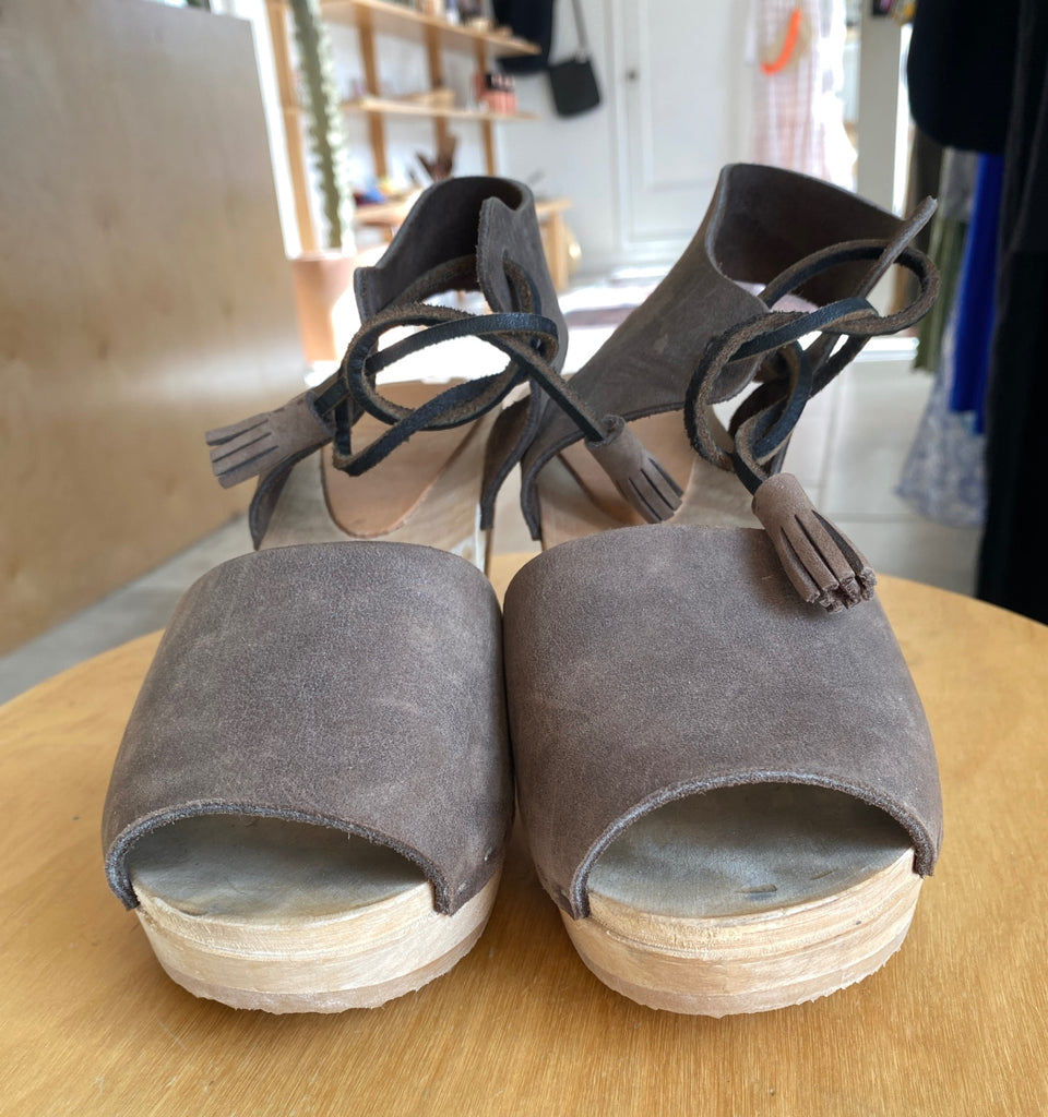 LOOP - BRYR Hannah Clogs, Sz 6/6.5 (#248)