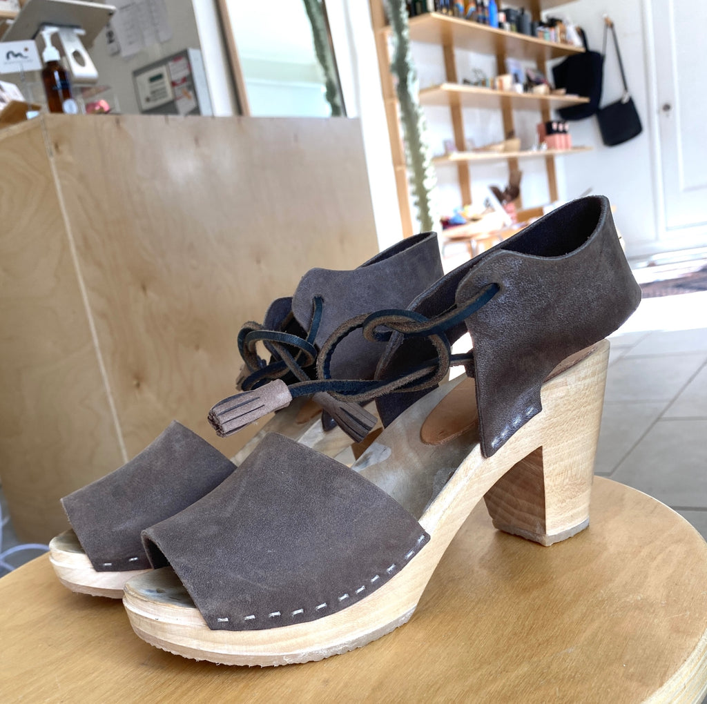 LOOP - BRYR Hannah Clogs, Sz 6/6.5 (#248)