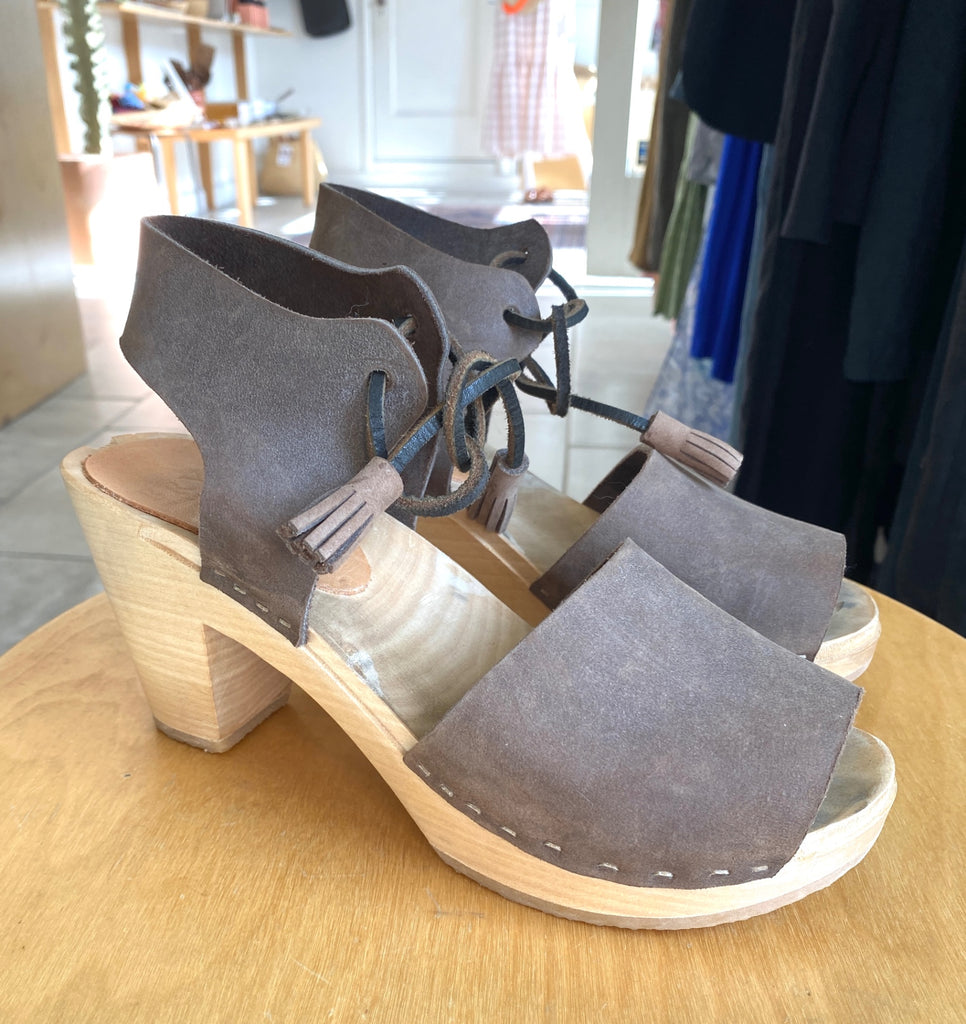 LOOP - BRYR Hannah Clogs, Sz 6/6.5 (#248)