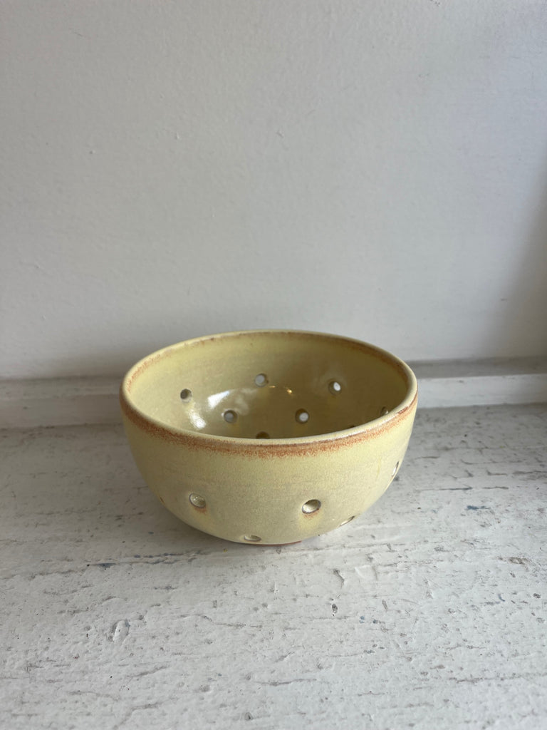 Clay Vessels - Ceramic Berry Bowl (Butter yellow) 