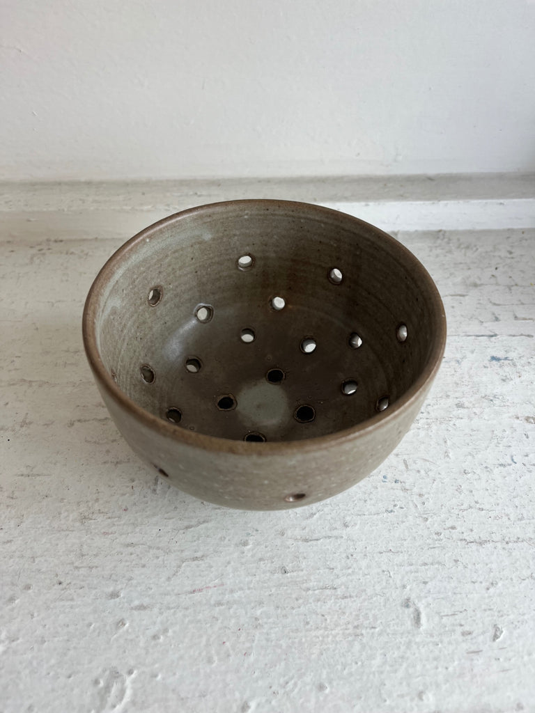 Clay Vessels- Ceramic Berry Bowl (Taupe gray)
