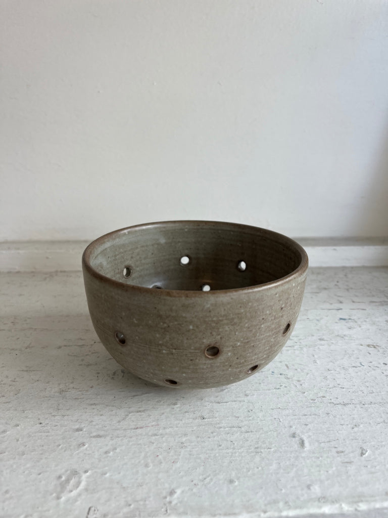 Clay Vessels- Ceramic Berry Bowl (Taupe gray)