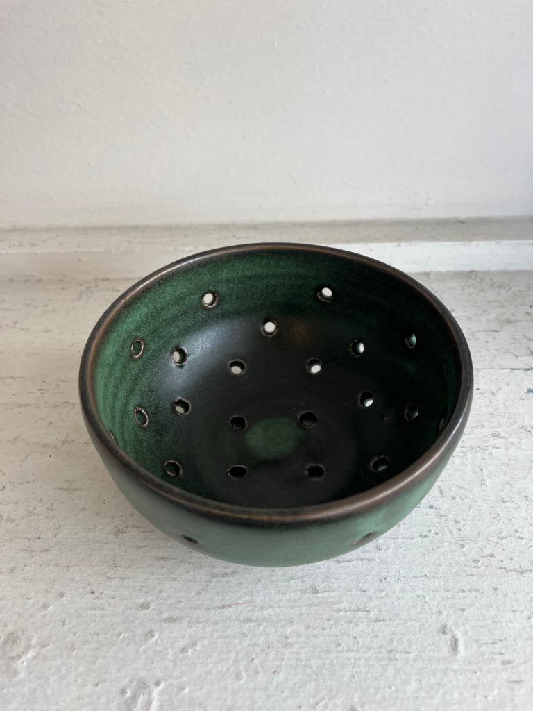 Clay Vessels - Ceramic Berry Bowl (Deep green) 