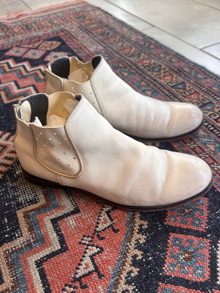 LOOP - MOMA White Leather Ankle Boots, Sz 40 (#413)