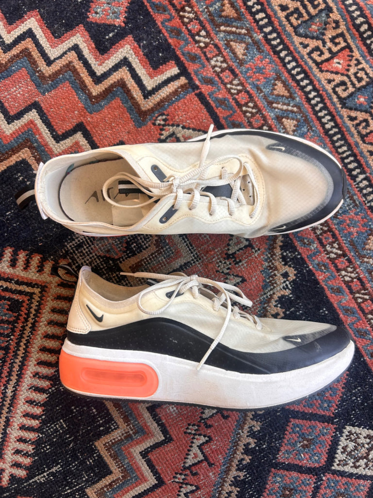 LOOP - Nike Air Max, Sz 9.5 (#413)