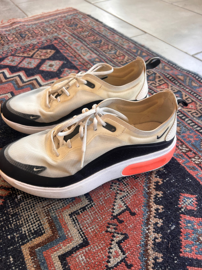 LOOP - Nike Air Max, Sz 9.5 (#413)