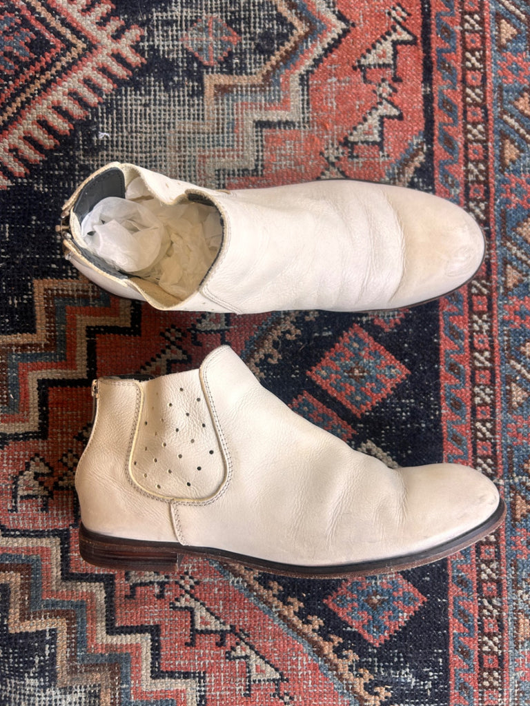 LOOP - MOMA White Leather Ankle Boots, Sz 40 (#413)