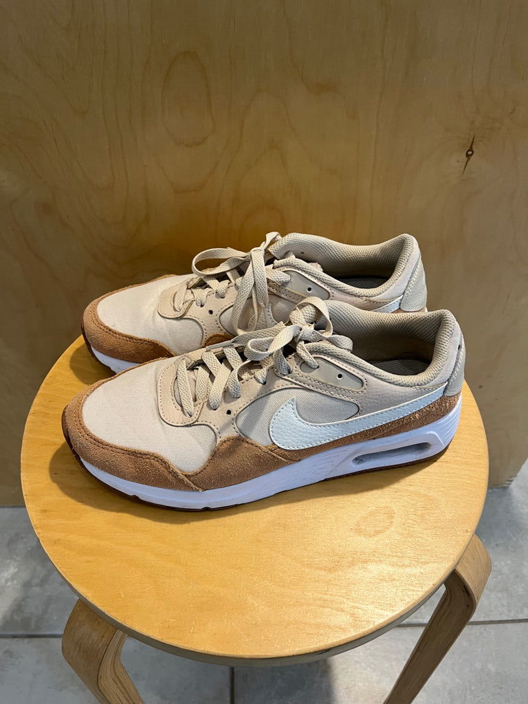 LOOP - Nike Air Max Sneakers, Sz 8.5 (#37)