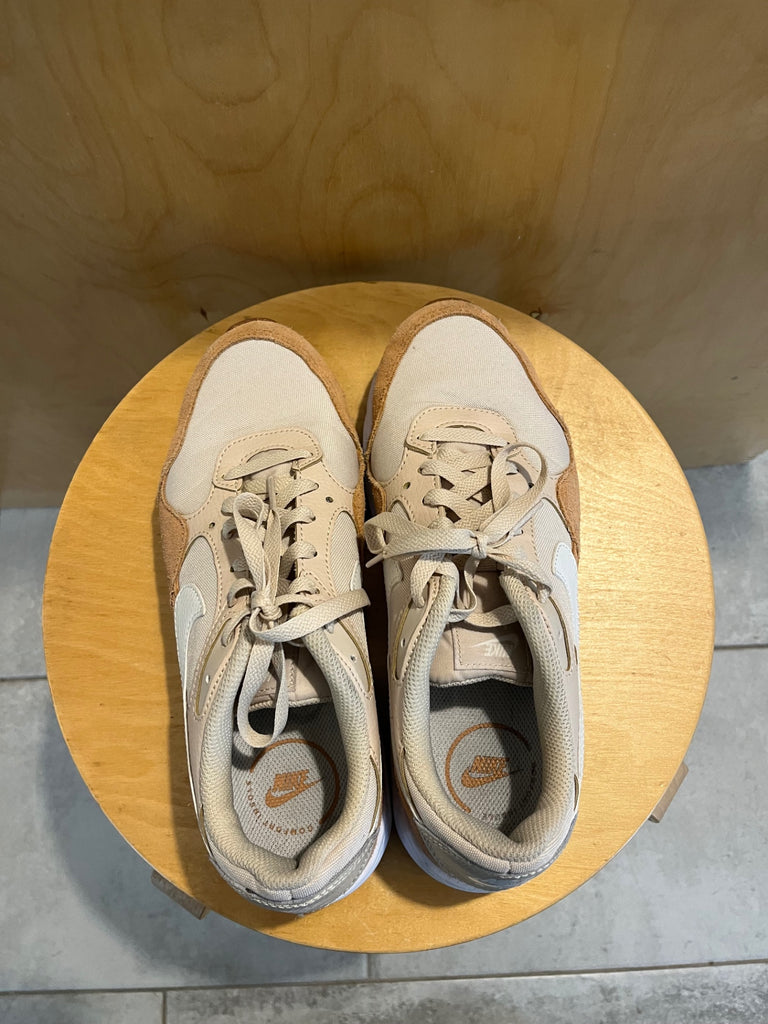 LOOP - Nike Air Max Sneakers, Sz 8.5 (#37)