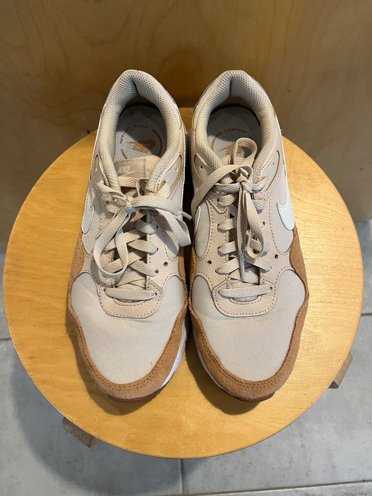 LOOP - Nike Air Max Sneakers, Sz 8.5 (#37)