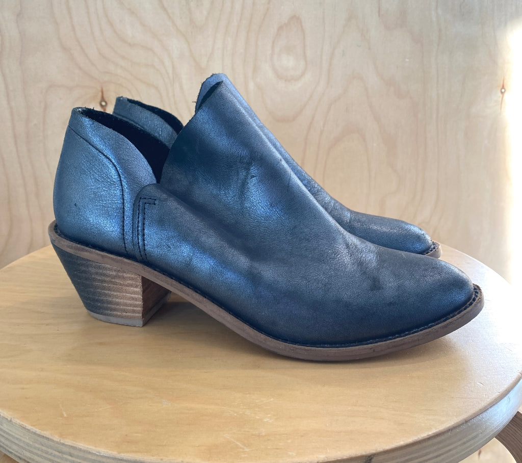 LOOP - Kelsi Dagger Booties, Sz 6 (#480)