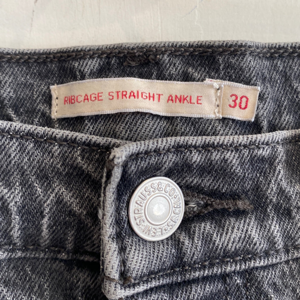 LOOP - Levi’s Ribcage Straight Ankle, Sz 30 (#122)
