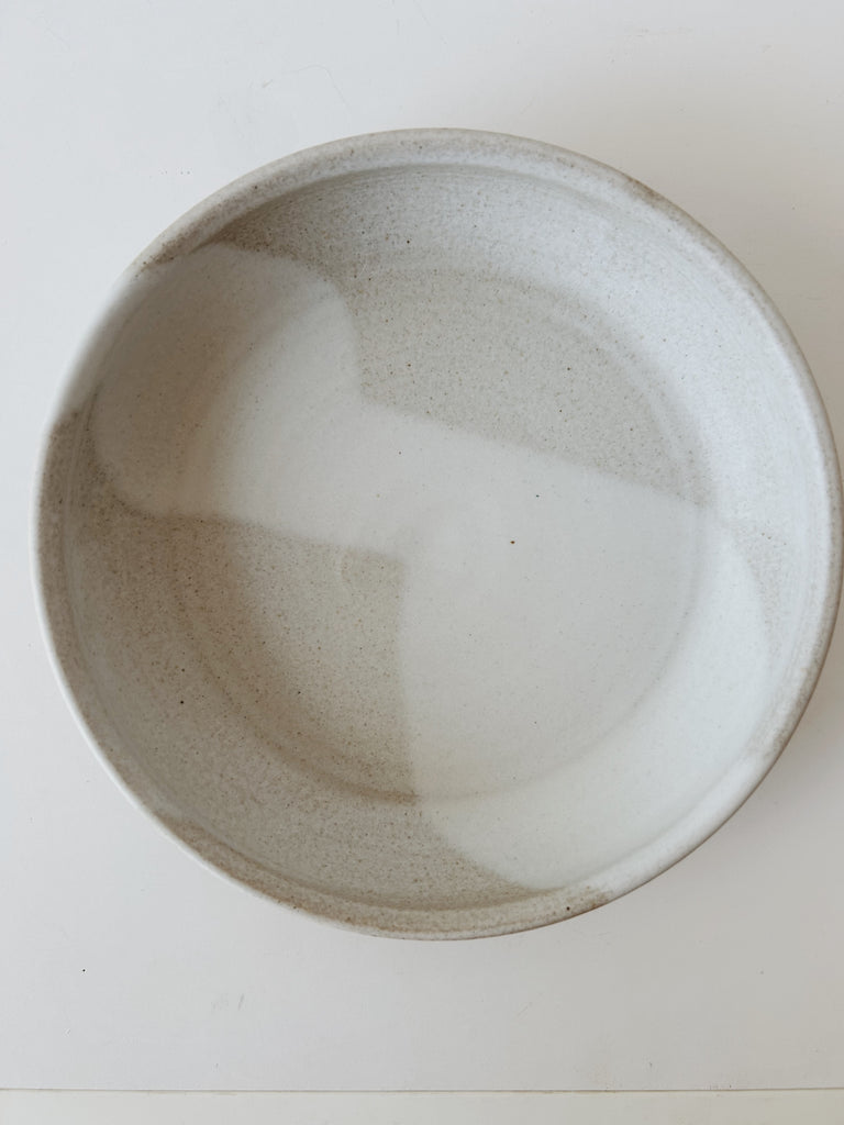 Colleen Hennessey - Shallow Dinner Bowl, Matte White / Grey, F