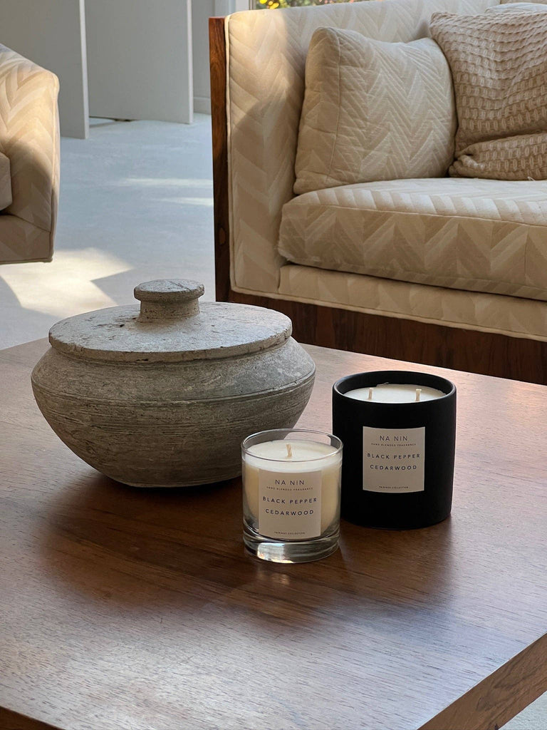 Na Nin - Black Pepper & Cedarwood Candle / 5oz