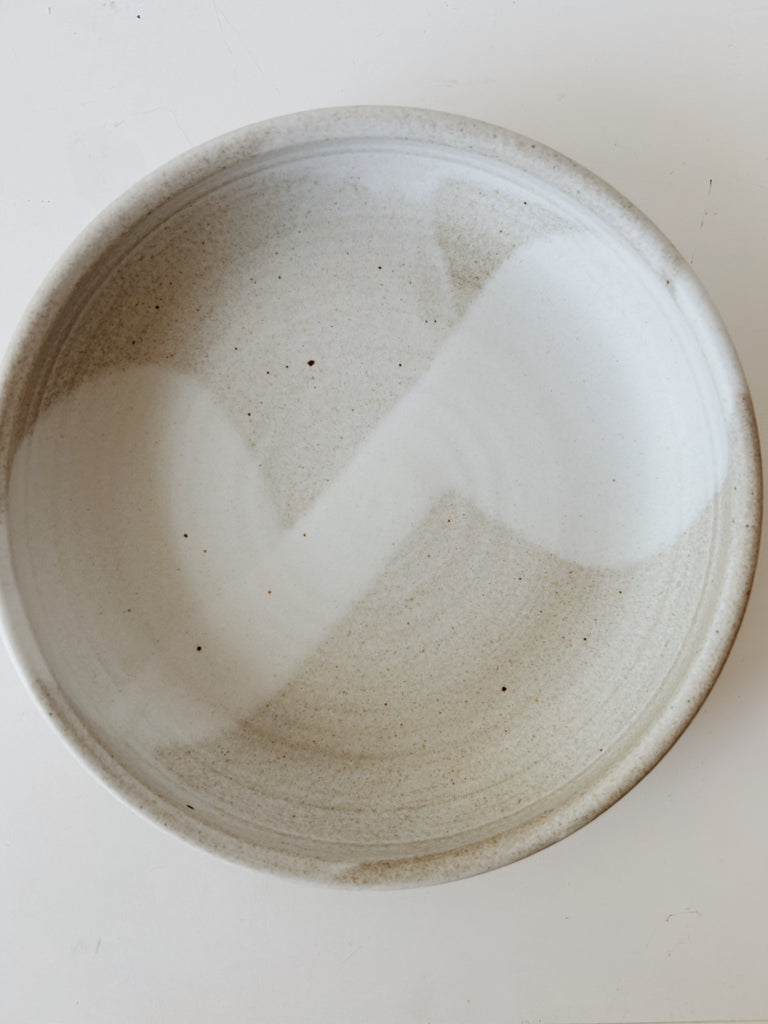 Colleen Hennessey - Shallow Dinner Bowl, Matte White / Grey, H