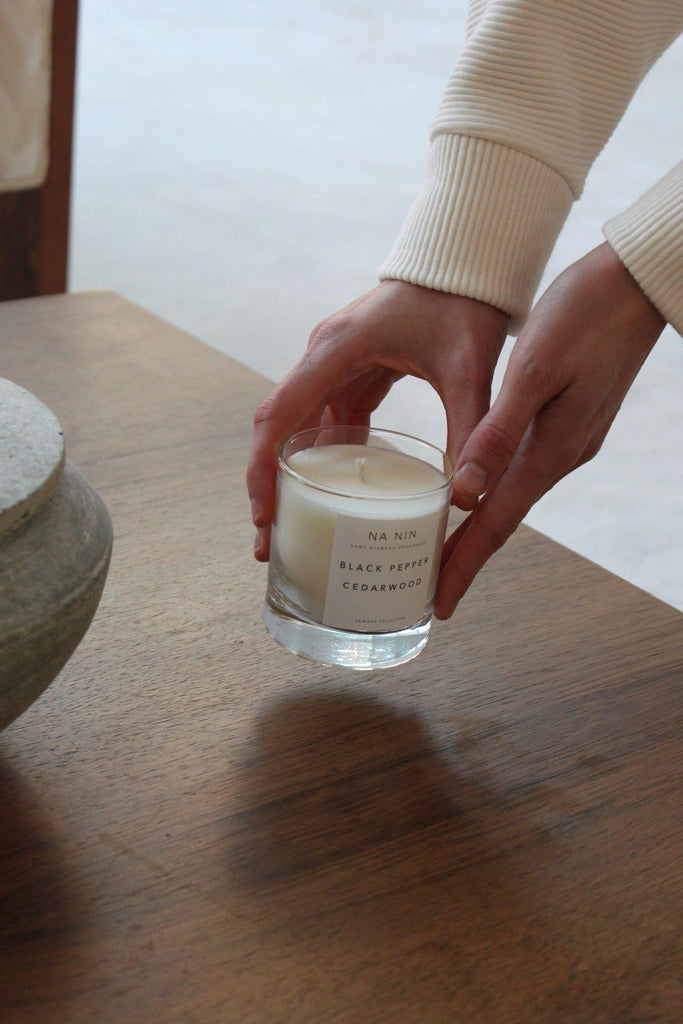 Na Nin - Black Pepper & Cedarwood Candle / 5oz