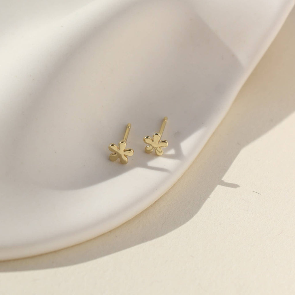 Token Jewelry - Daisy Stud Earrings in 14k Gold Fill : Gold Filled