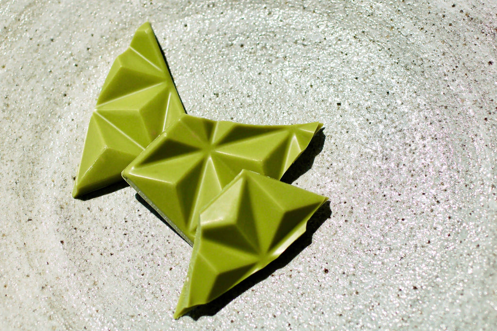 Deux Cranes - Matcha Chocolate with Caramelized Sesame