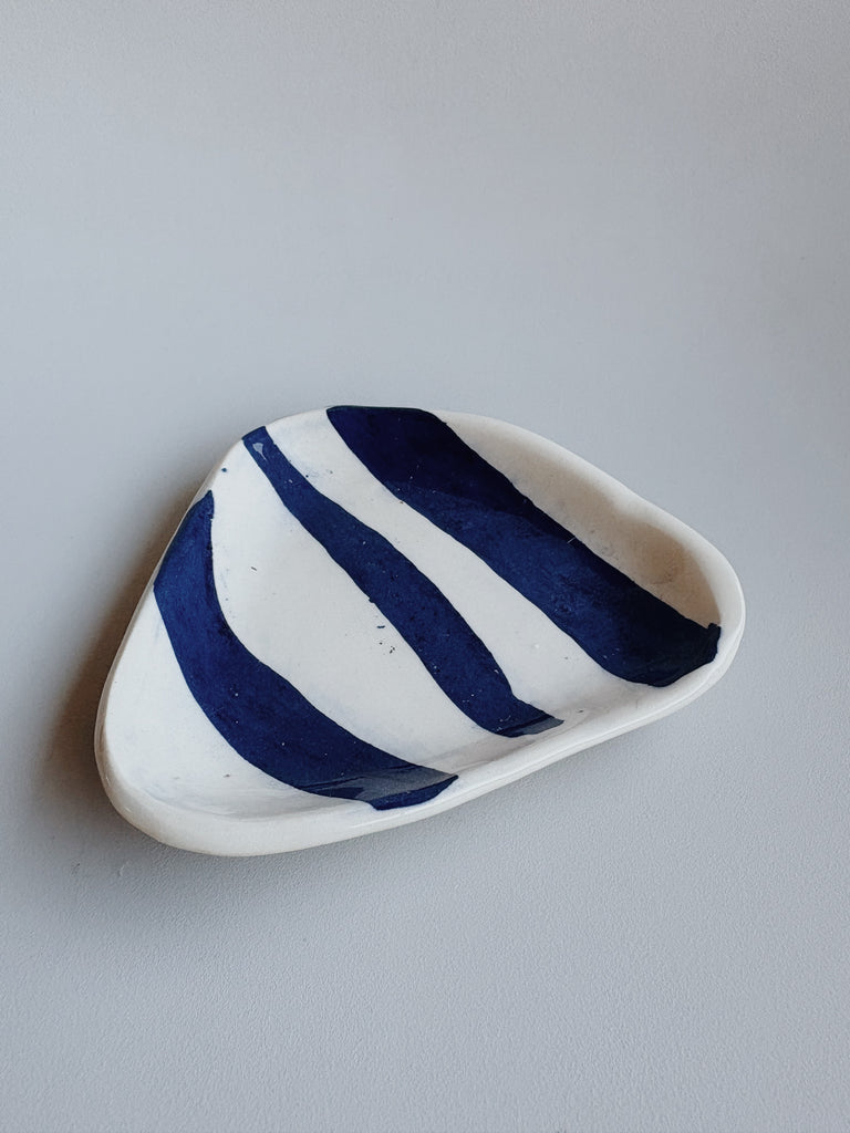 Elena Kaloyanova- Triangle Dish