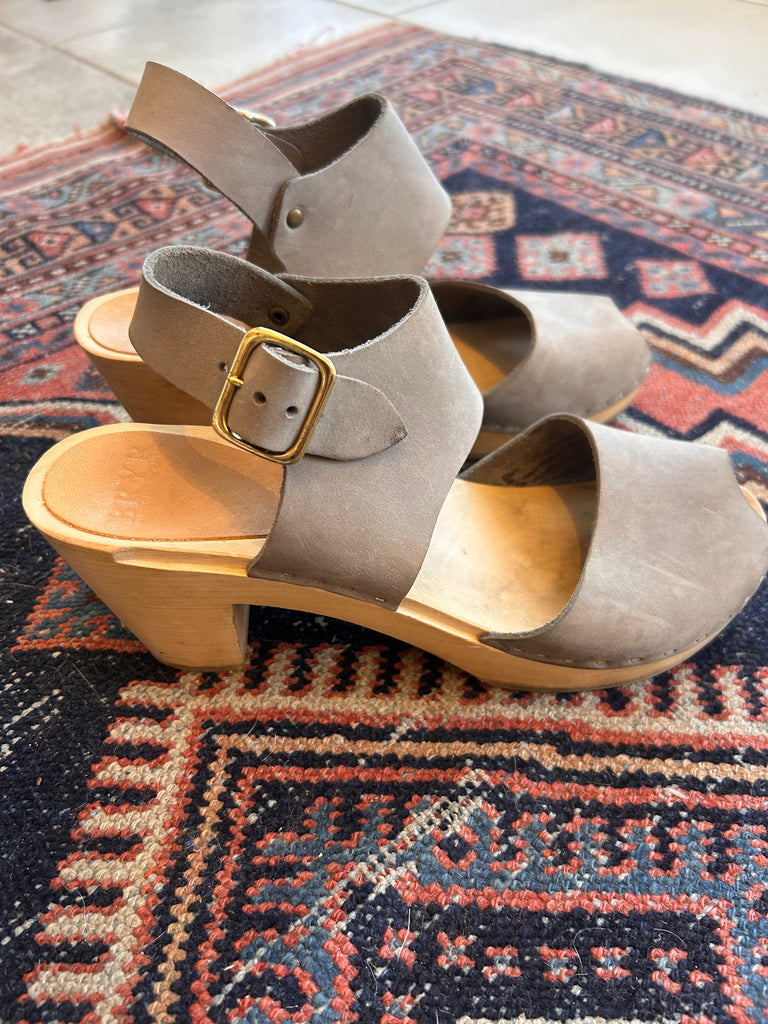 LOOP - BRYR Miranda Peep Toe Clogs (#137)