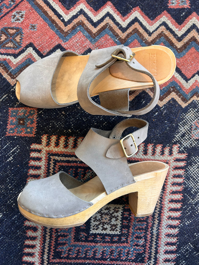 LOOP - BRYR Miranda Peep Toe Clogs (#137)