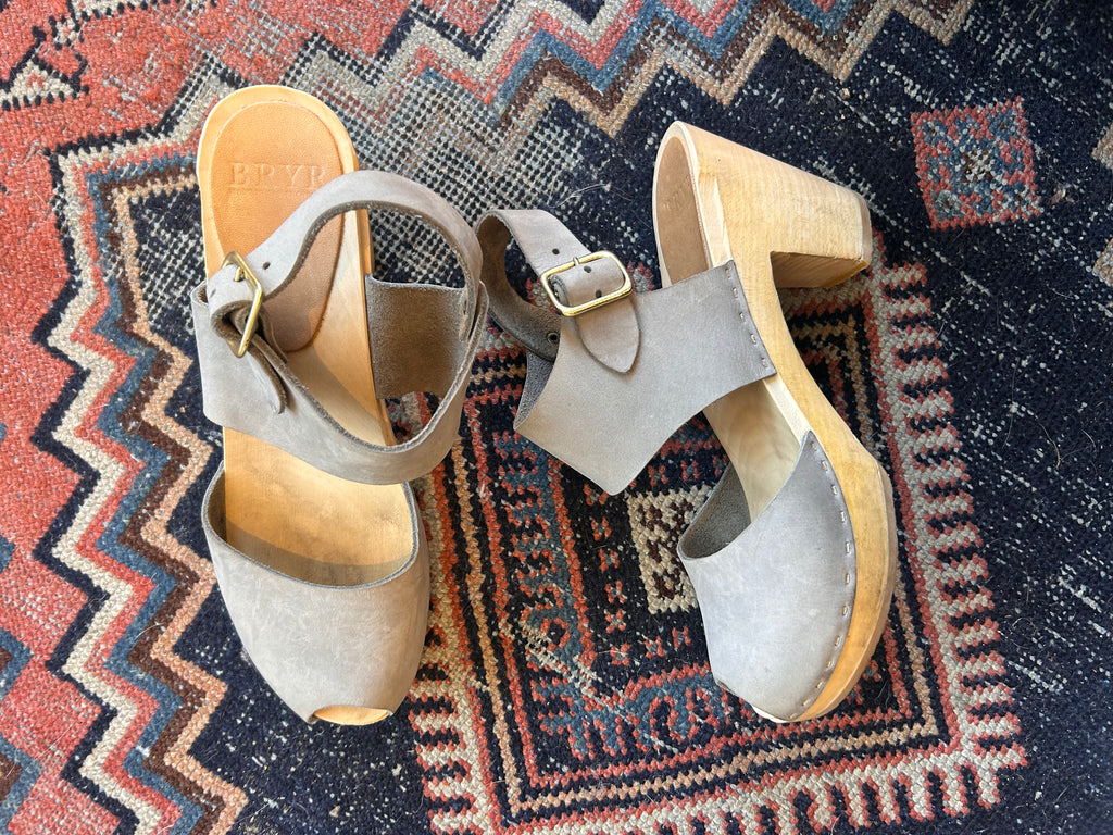 LOOP - BRYR Miranda Peep Toe Clogs (#137)