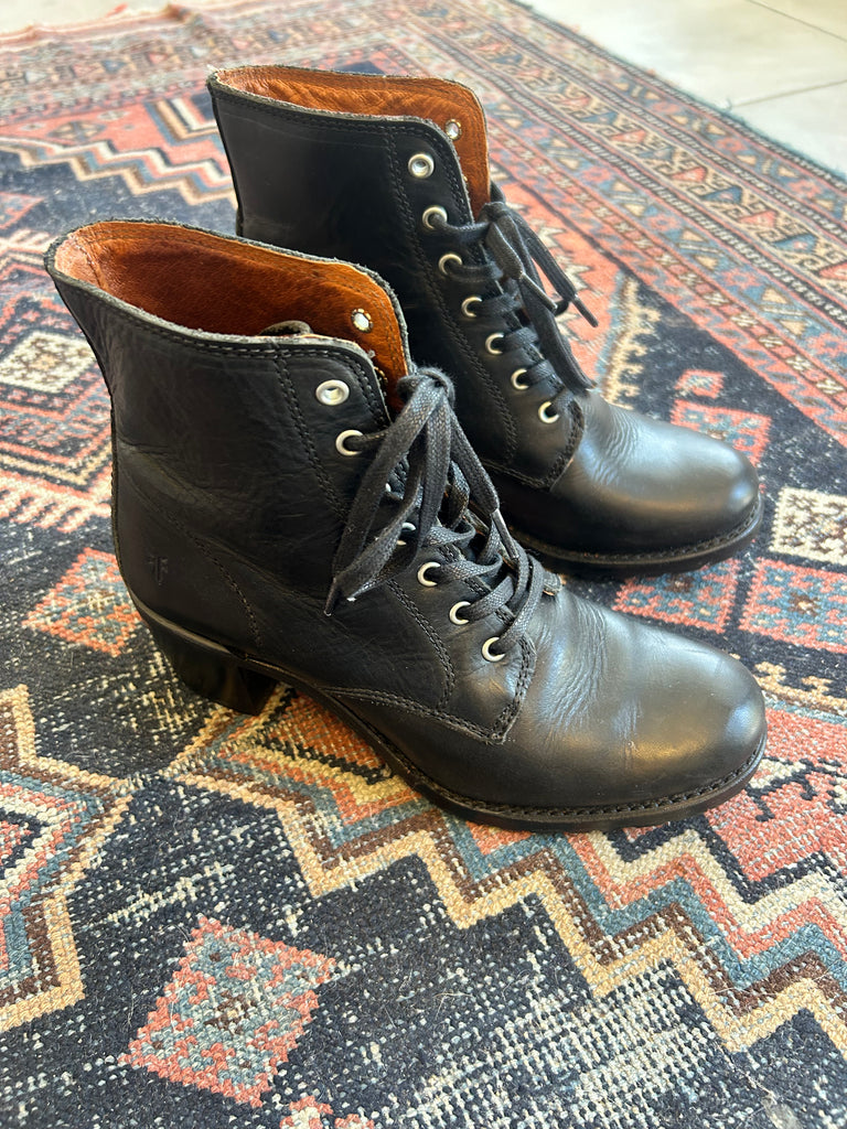 LOOP - FRYE Sabrina Leather Lace-Up Boots (#218)