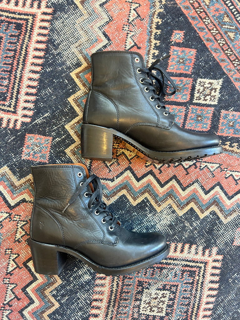 LOOP - FRYE Sabrina Leather Lace-Up Boots (#218)