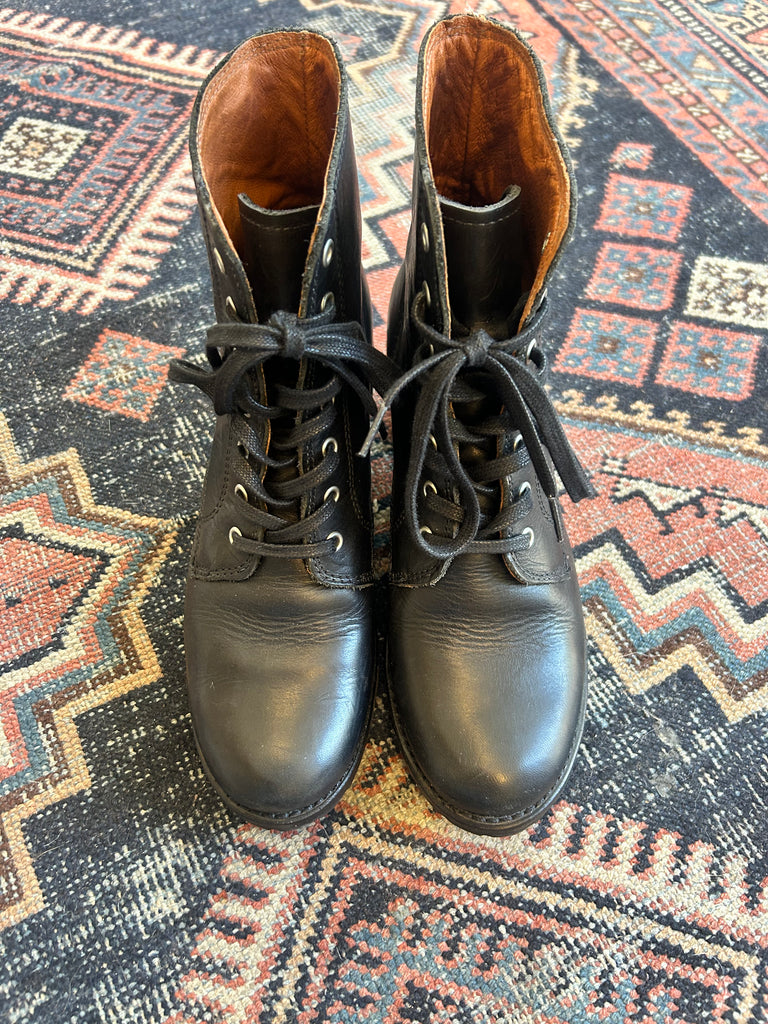 LOOP - FRYE Sabrina Leather Lace-Up Boots (#218)