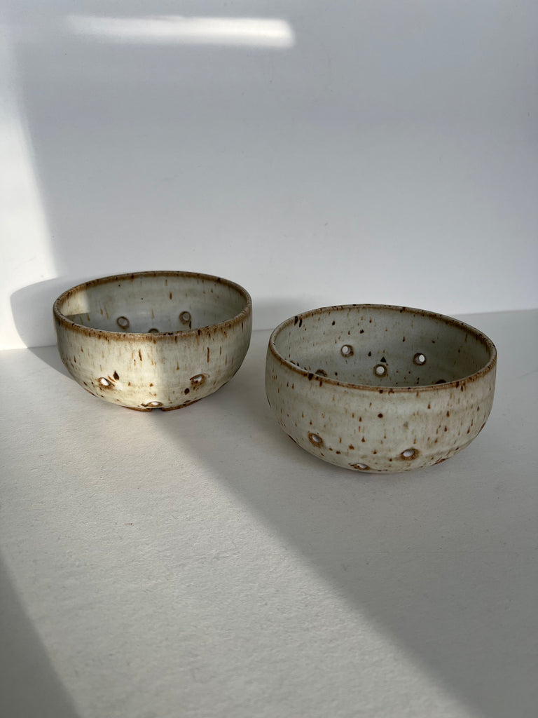 Clay Vessels Ceramic Berry Bowl (Cream Speckled)