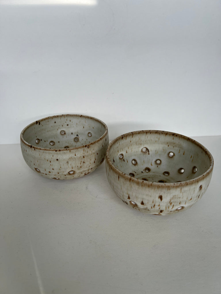 Clay Vessels Ceramic Berry Bowl (Cream Speckled)