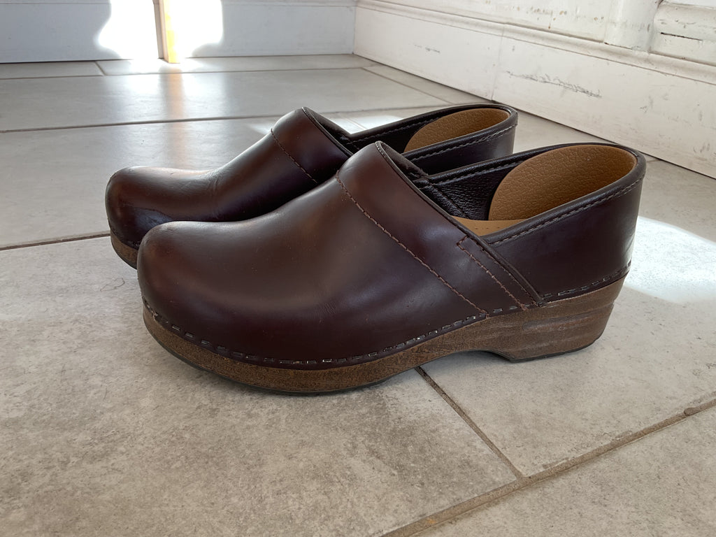 LOOP - Dansko Clogs (#353)