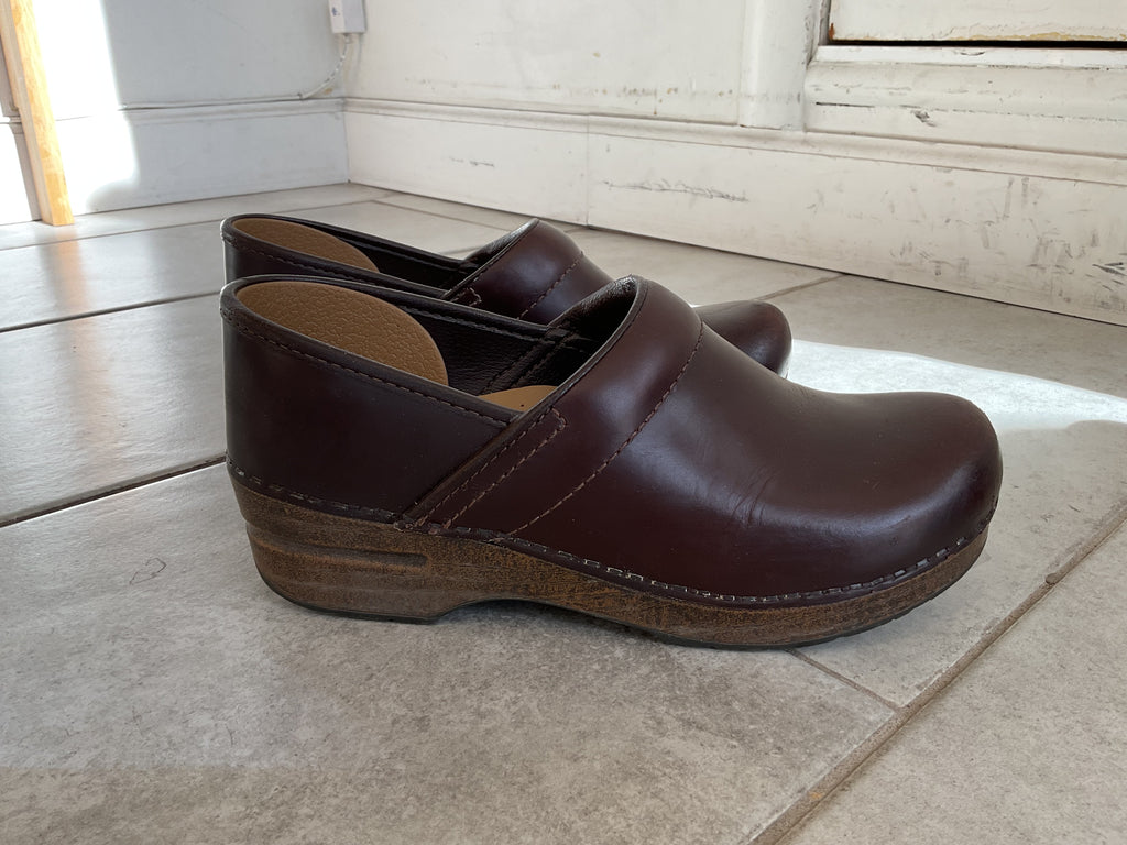 LOOP - Dansko Clogs (#353)