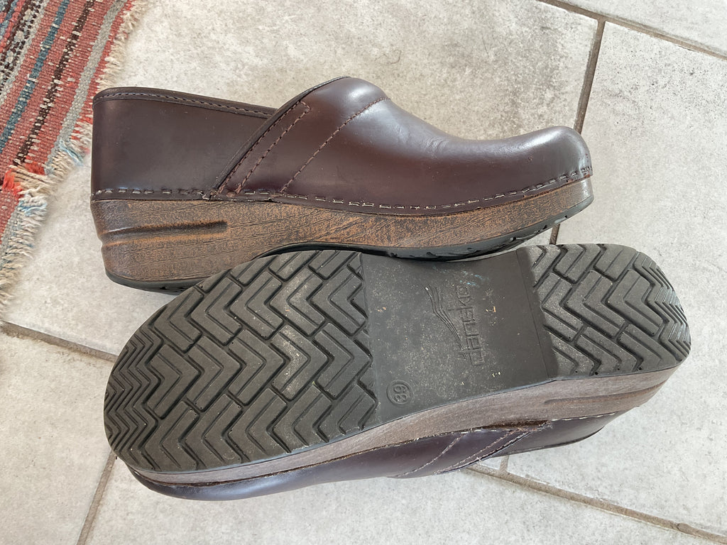 LOOP - Dansko Clogs (#353)