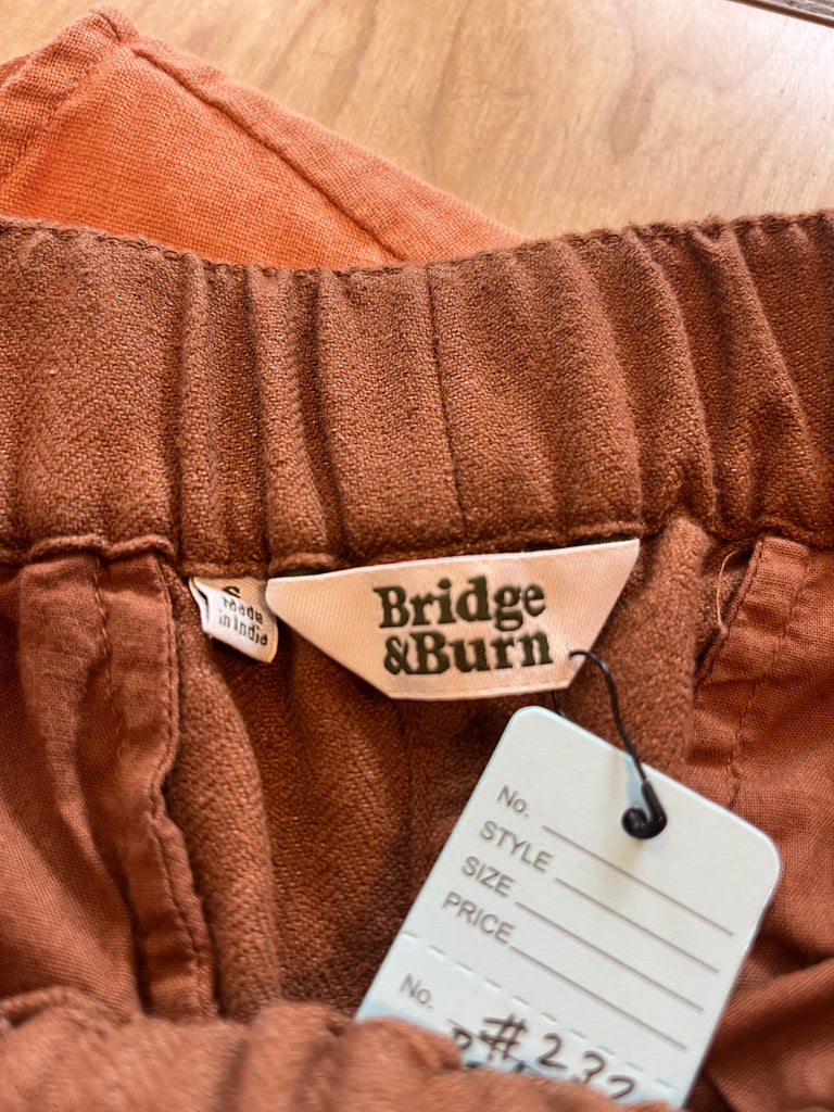 LOOP  -  Bridge & Burn Cropped Pants (#232)