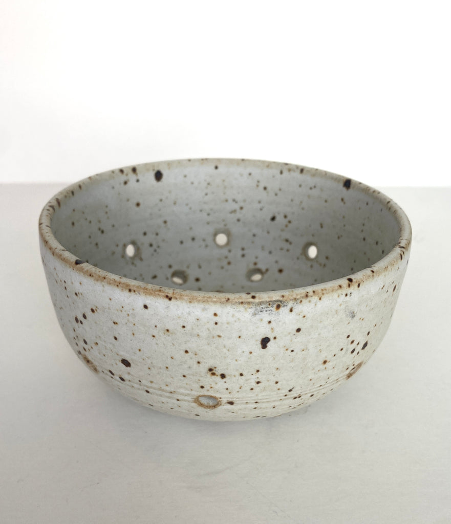 Clay Vessels - Ceramic Berry Bowl (Cream speckled)