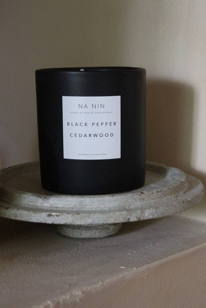 Na Nin - Black Pepper & Cedarwood Candle / 5oz