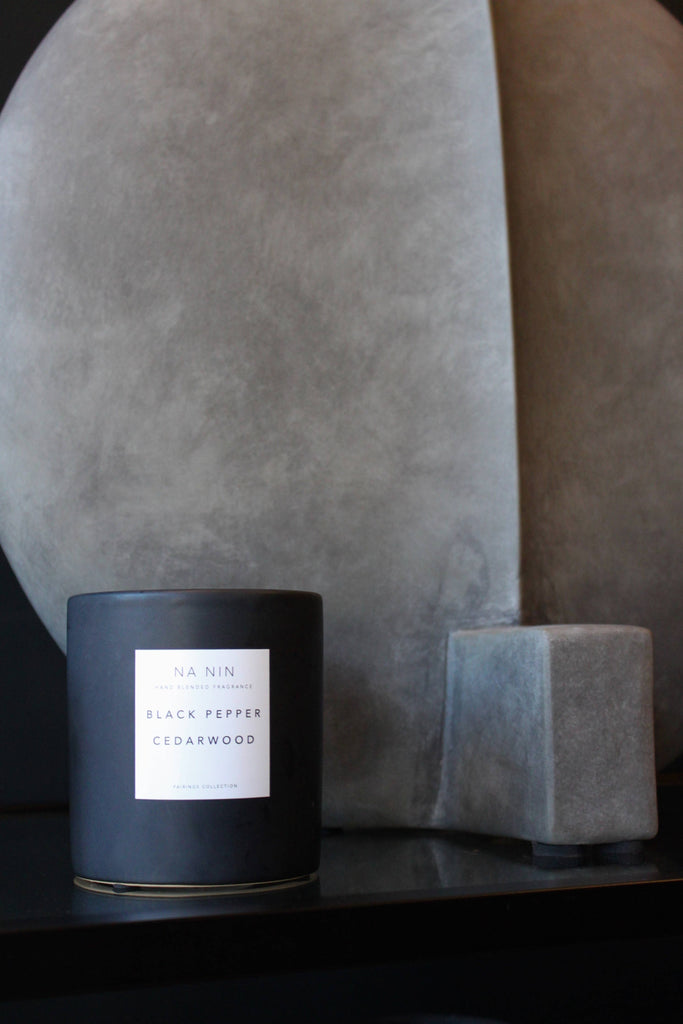 Na Nin - Black Pepper & Cedarwood Candle / 5oz