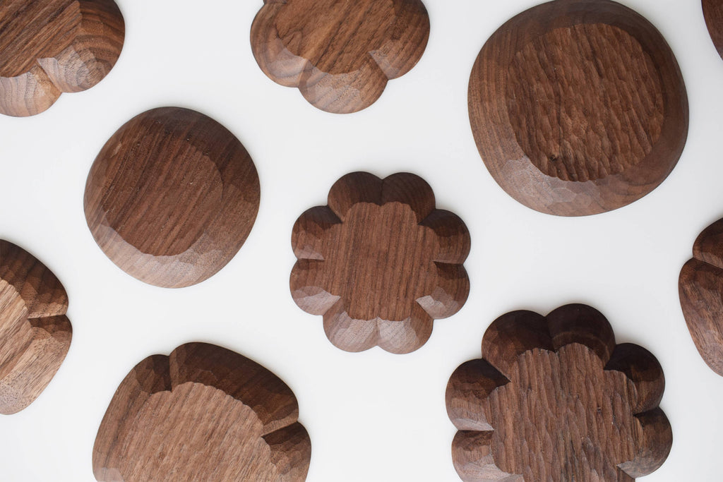 Senser Woodcraft - Black walnut Hand-carved flower plate