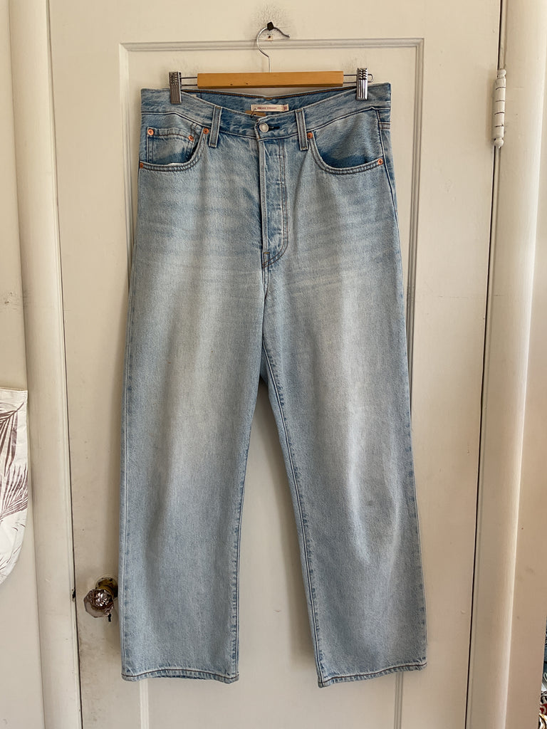 LOOP  -  Levi’s Ribcage Straight Jeans (#136)